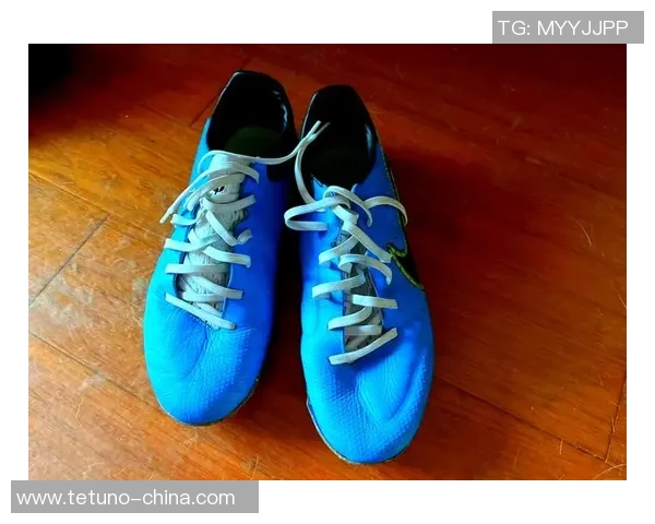 足球明星推荐的tf足球鞋选择指南助你提升球技与表现