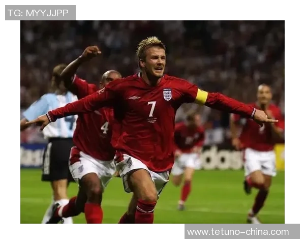 身披22号足球明星的传奇之路与背后故事揭秘